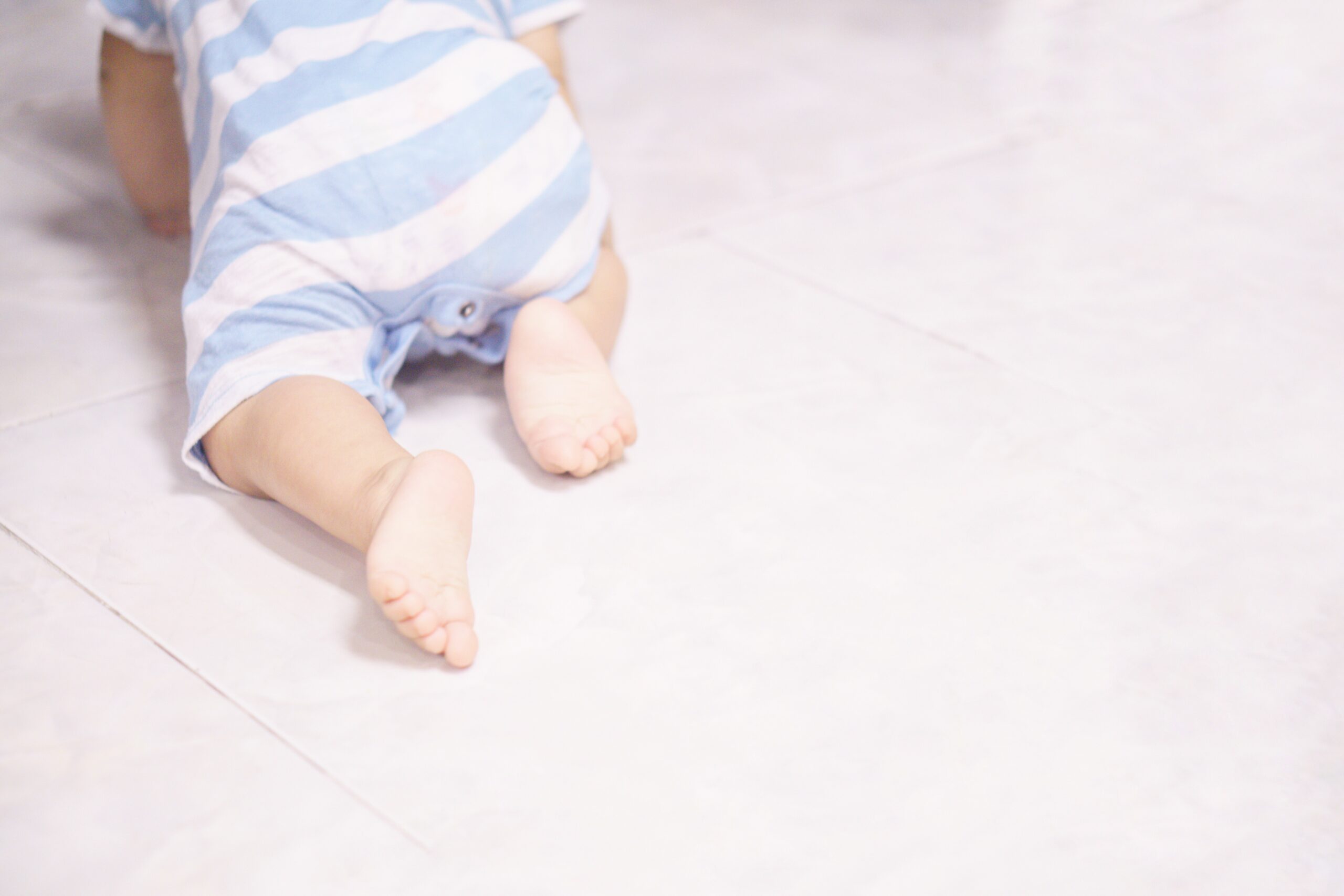 crawling-baby-2023-11-27-05-32-32-utc